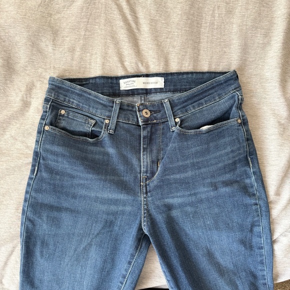 Levi’s Mid Rise Bootcut Jeans - Picture 2 of 7